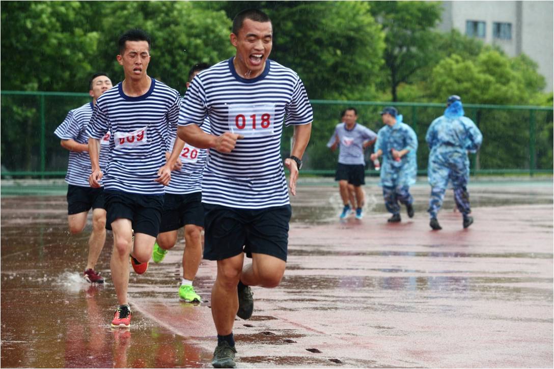 一等奖：雨里的呐喊，作者：潘威宇